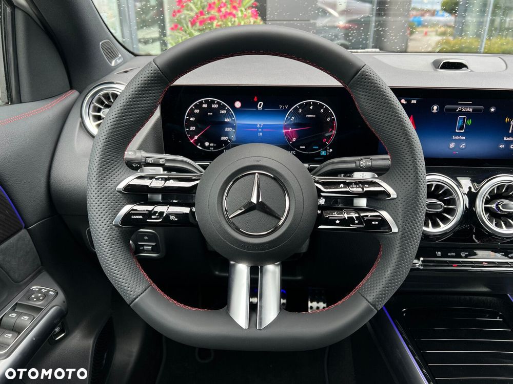 Mercedes-Benz GLA - 14