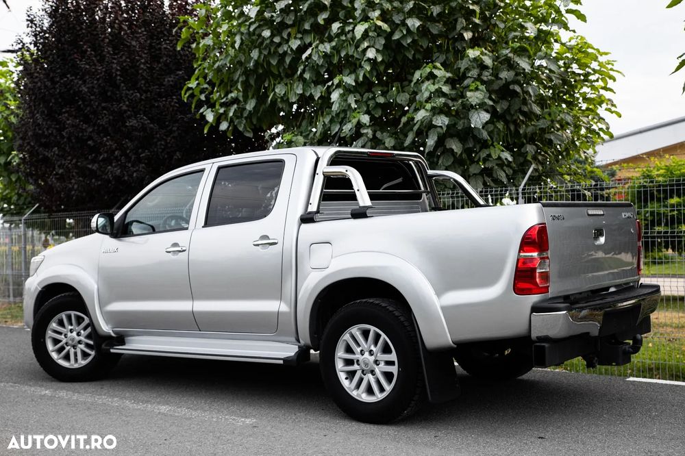 Toyota Hilux 4x4 Cabina Dubla Style+ - 4