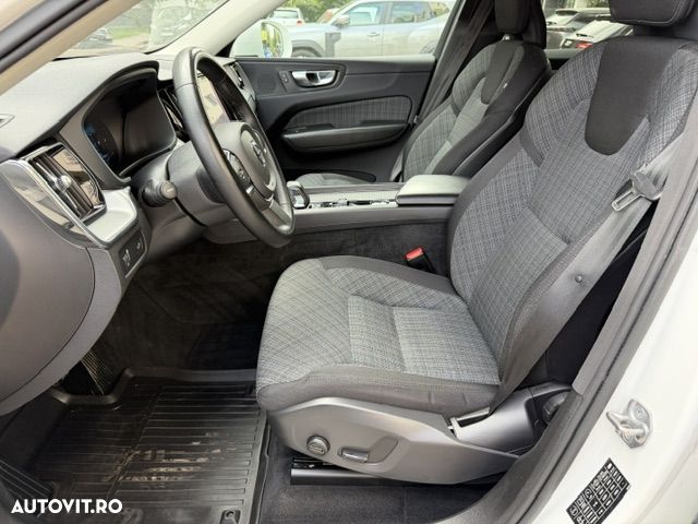 Volvo XC 60 B4 MHEV AT8 FWD Momentum Pro - 11