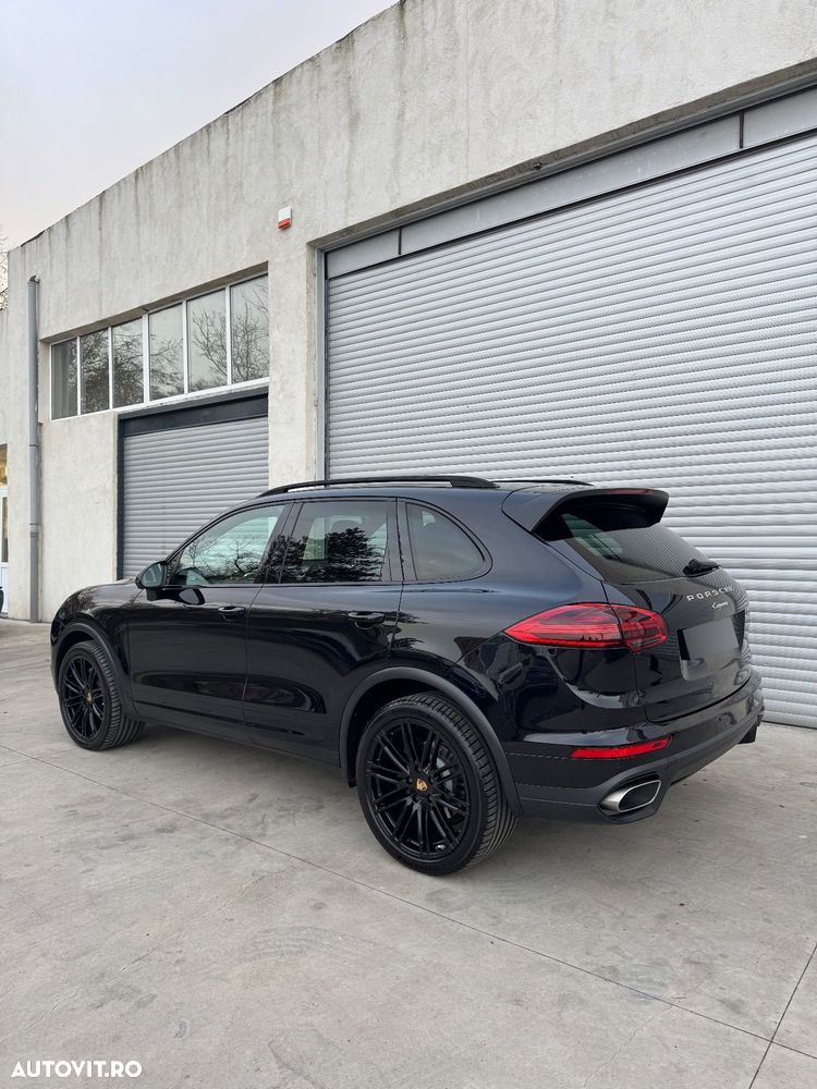 Porsche Cayenne 3.0 L - 4