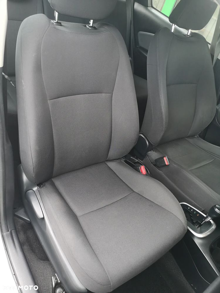 Toyota Yaris Hybrid 100 Sol - 23