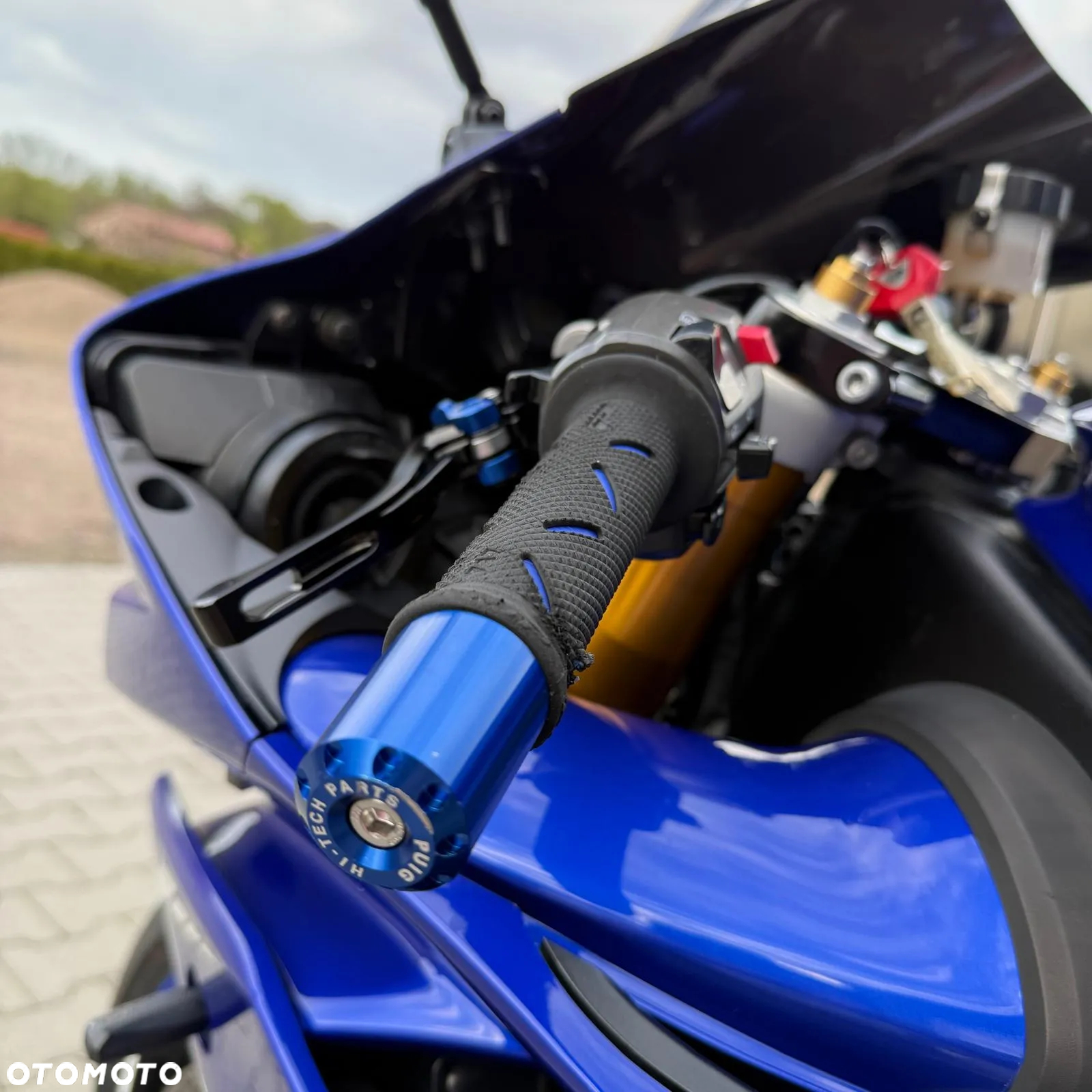 Yamaha R1 - 15
