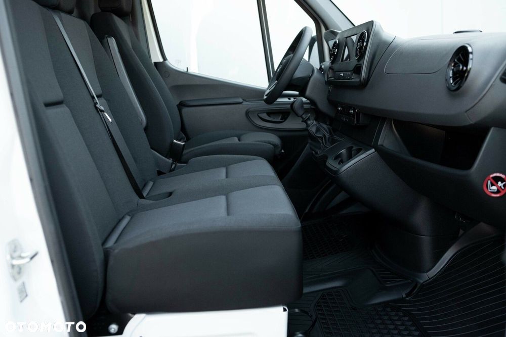 Mercedes-Benz Sprinter - 26