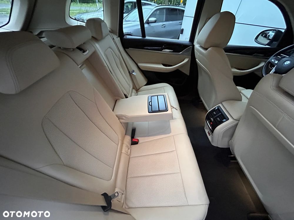 BMW X3 xDrive30e - 18