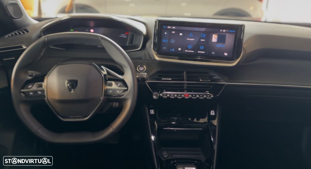 Peugeot e-2008 Allure - 8