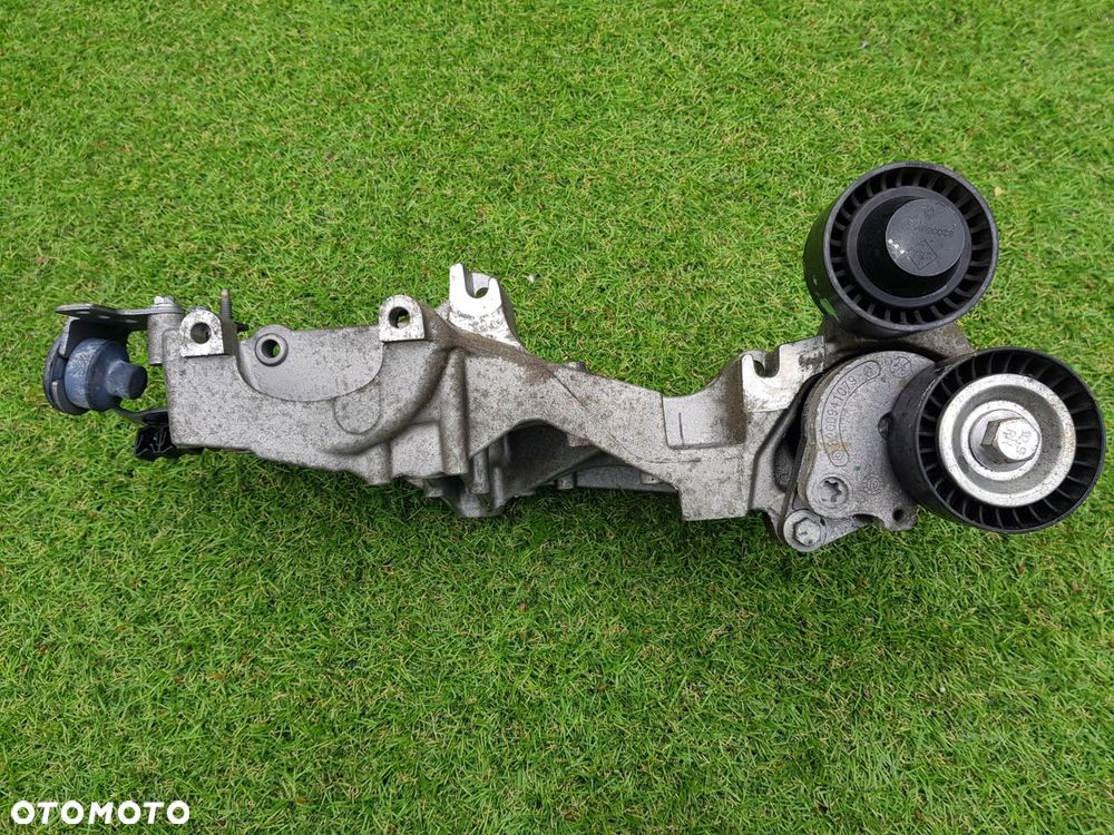 łapa alternatora 2.0 dci do renault latitude - 1