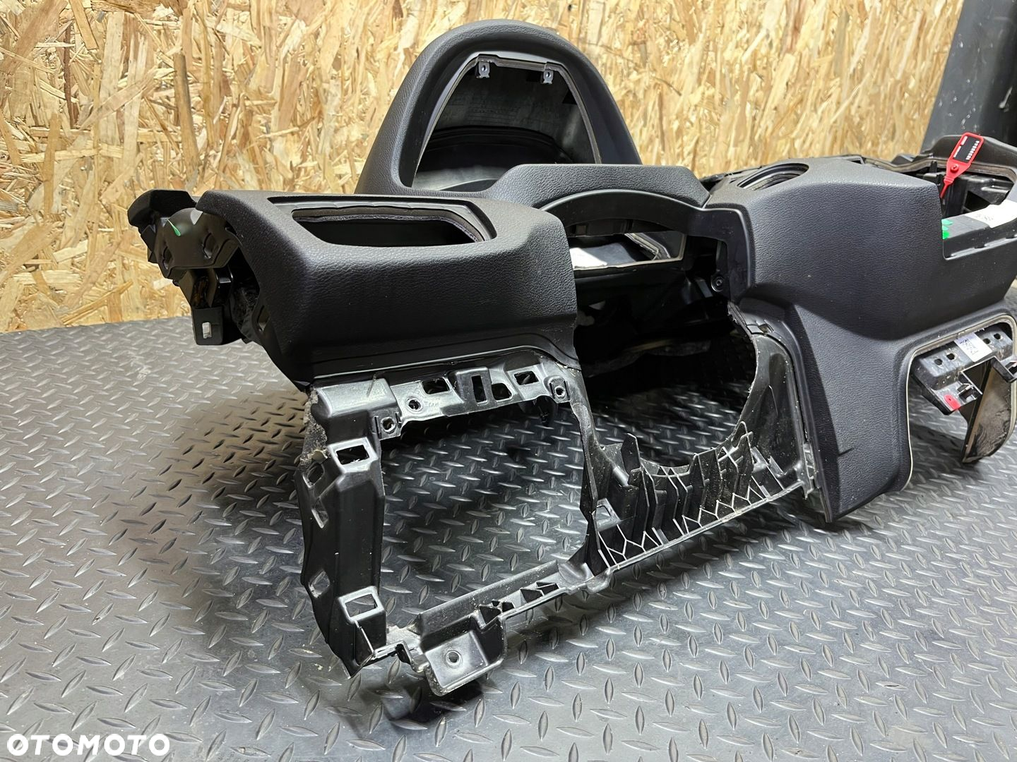 DESKA RODZIELCZA BMW X1 F48 CZARNA USA - 14