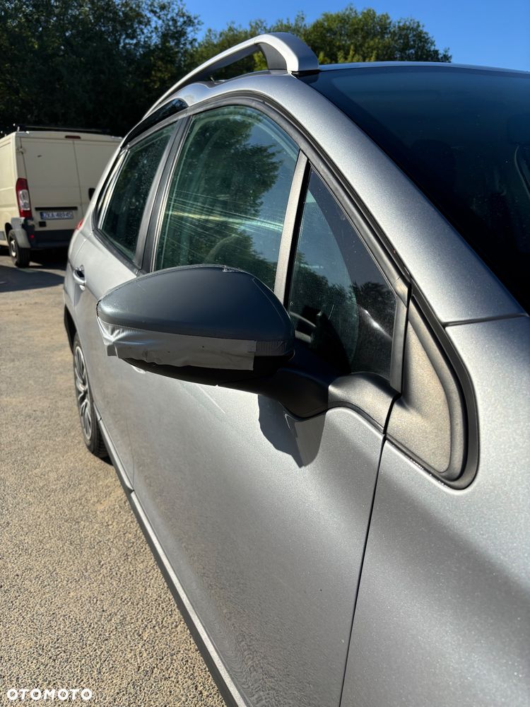 Peugeot 2008 1.2 Pure Tech Active - 12