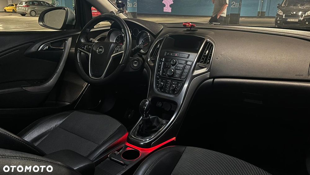 Opel Astra 1.4 T Executive - 10