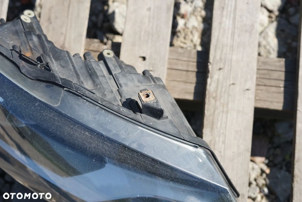 Lampa przód przednia prawa VW Polo V 6R  Anglik - 2