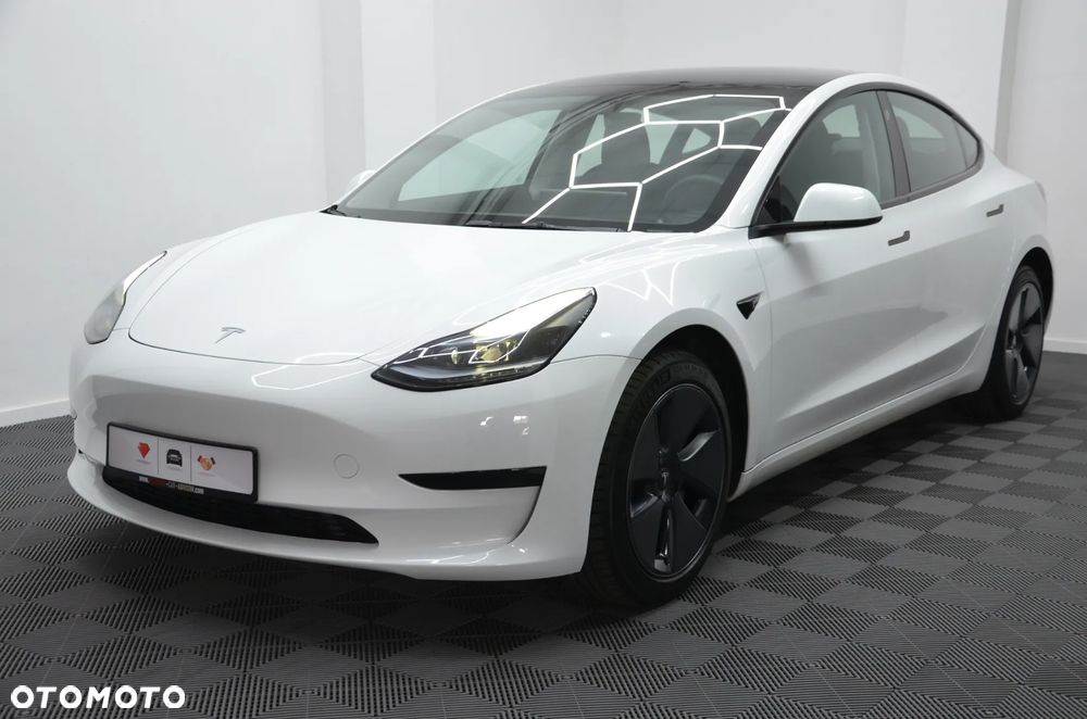 Tesla Model 3 - 4