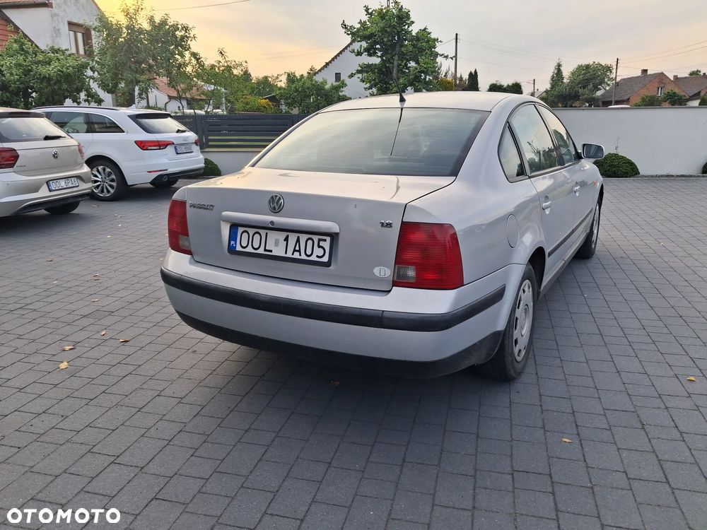 Volkswagen Passat 1.8 - 4