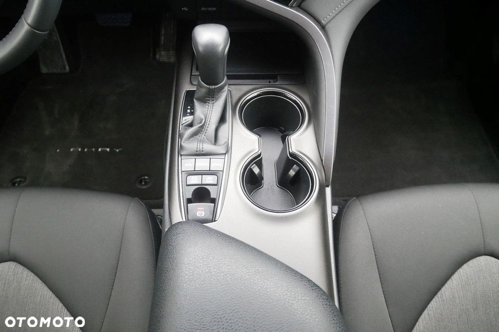 Toyota Camry 2.5 Hybrid Comfort CVT - 11