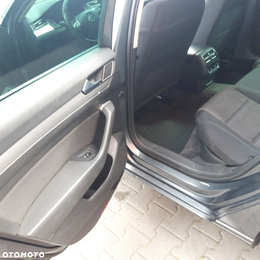 Volkswagen Passat - 14