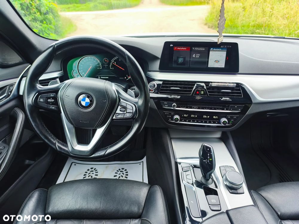 BMW Seria 5 520d Sport Line - 11
