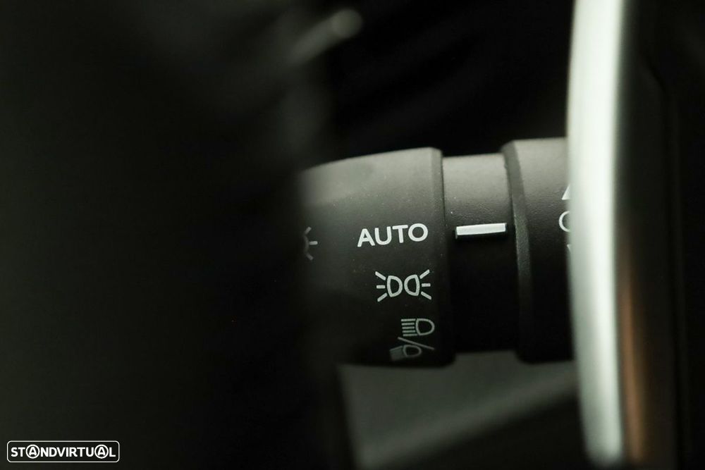 Peugeot 208 1.2 Hybrid Allure e-DCS6 - 16
