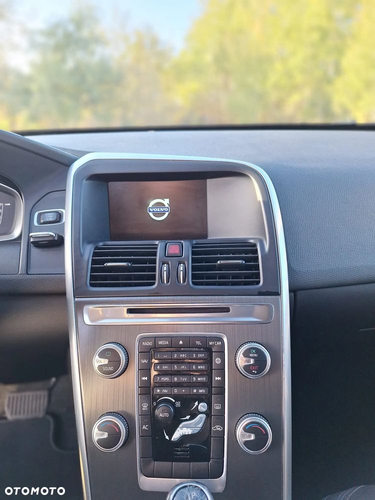 Volvo XC 60 T5 AWD Momentum - 4