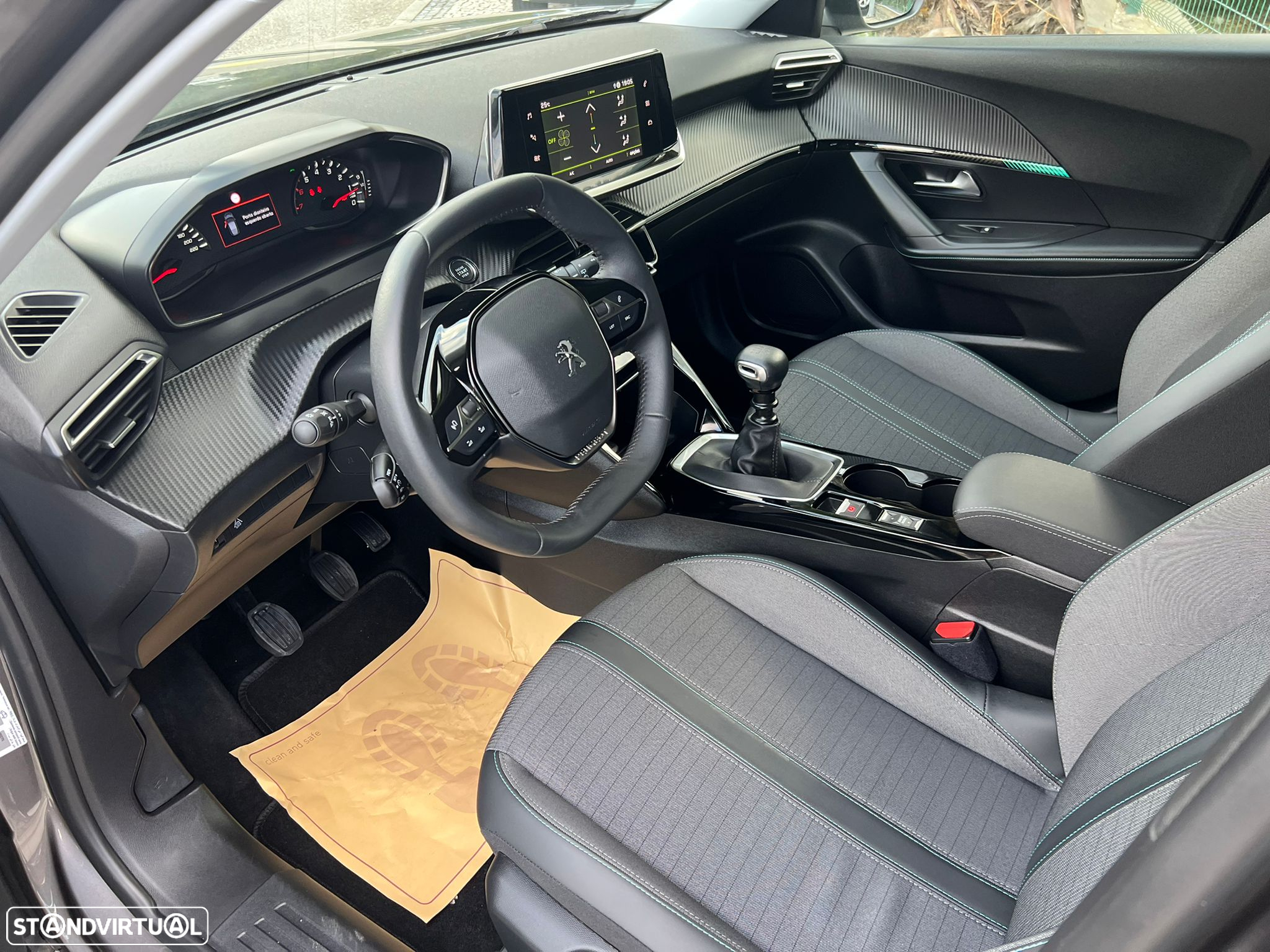 Peugeot 2008 - 13