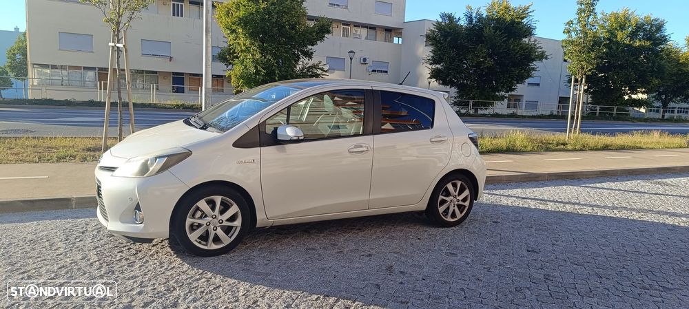 Toyota Yaris ver-1-5-hsd-comfort - 2