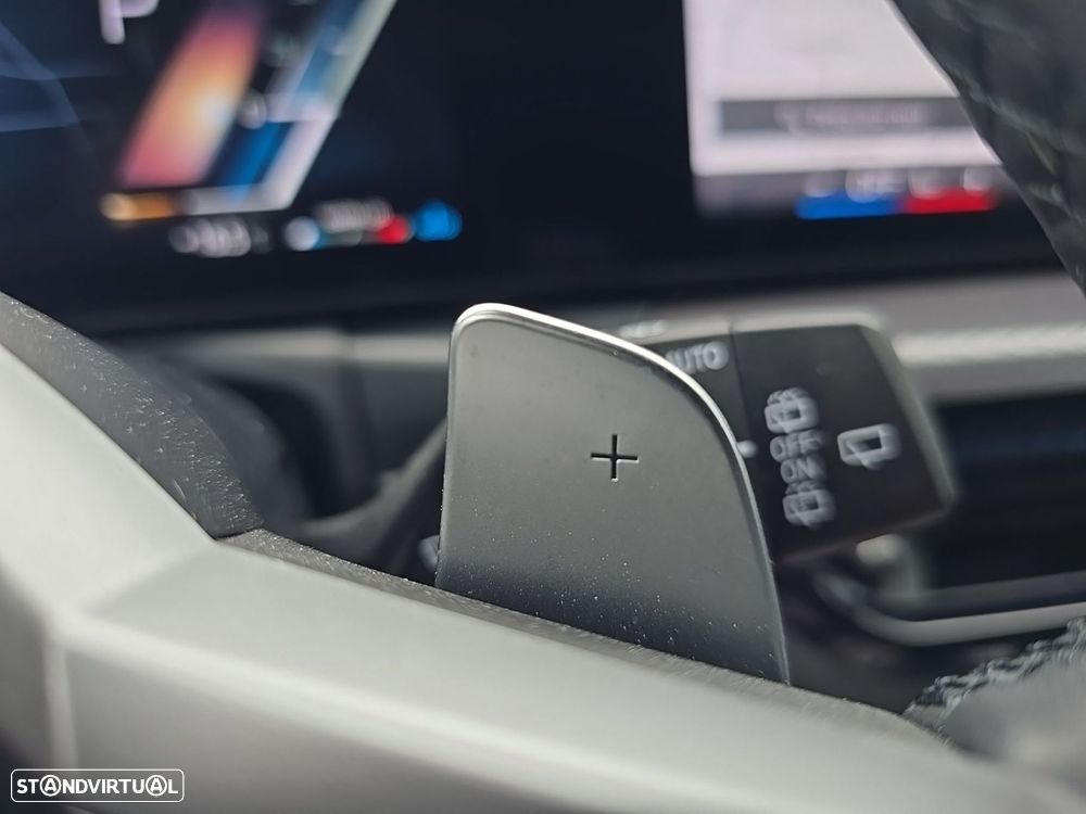 BMW 320 d Pack Desportivo M Pro Auto - 28