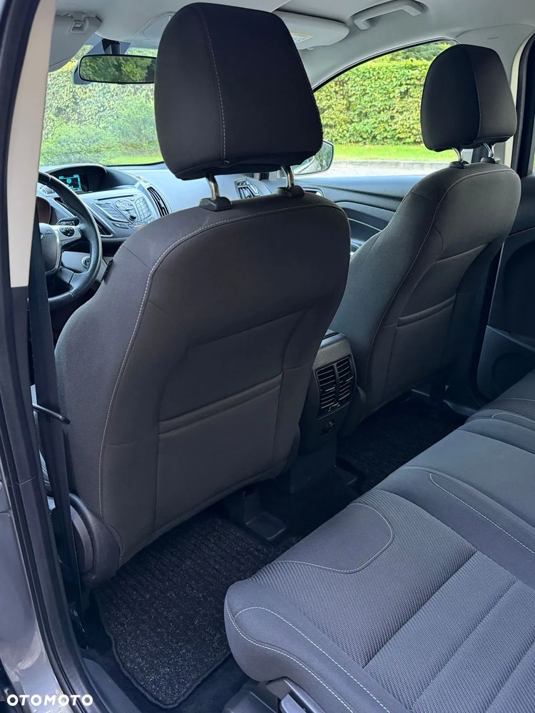 Ford Kuga - 32