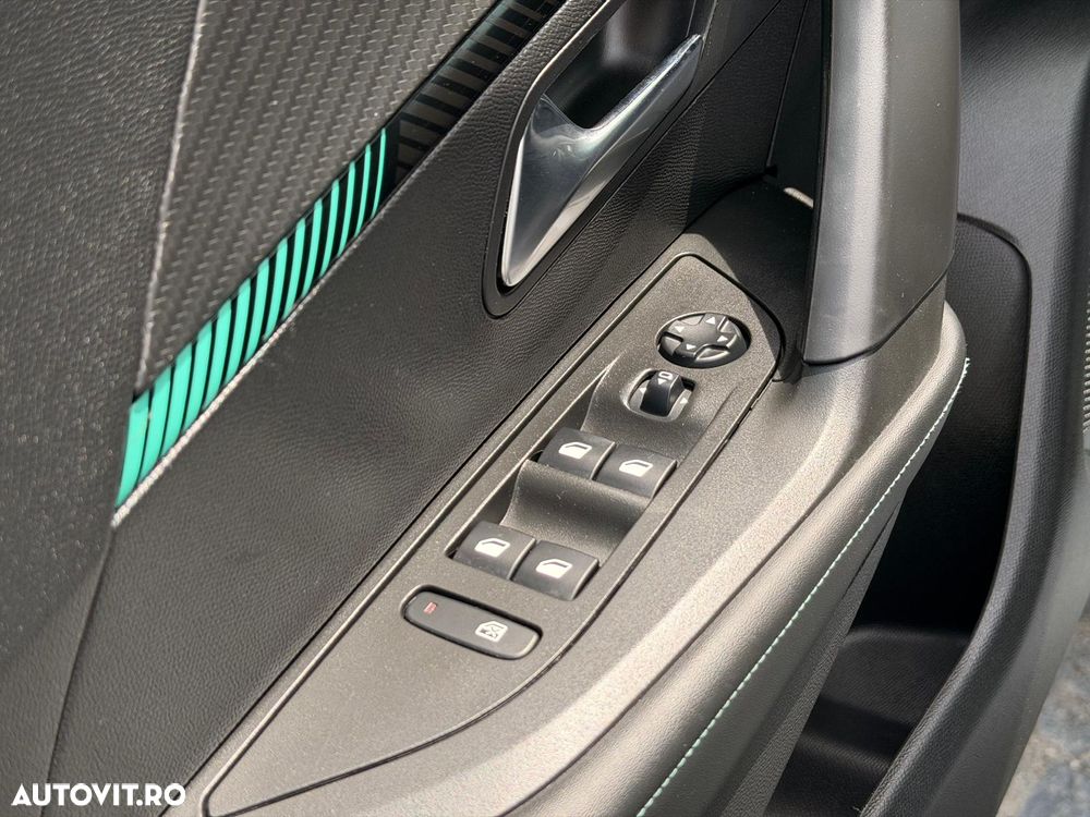 Peugeot 2008 1.2 L PureTech STT Allure - 34