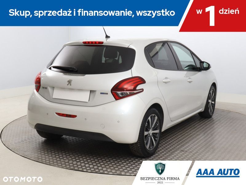 Peugeot 208 - 7
