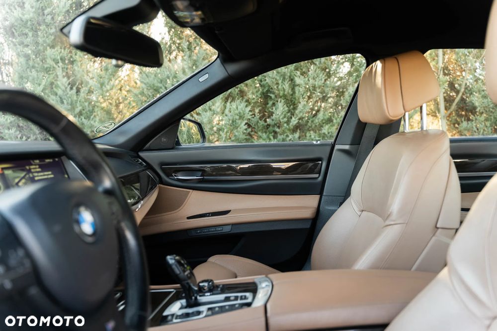 BMW Seria 7 740d xDrive - 13