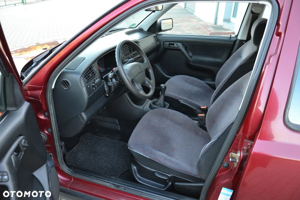 Volkswagen Golf 1.6 GL - 18