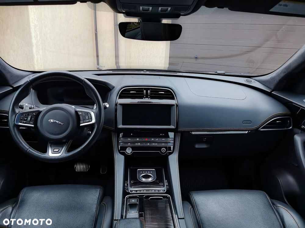 Jaguar F-Pace - 10