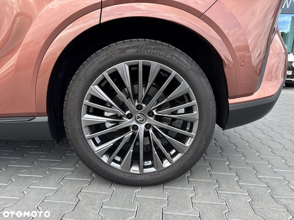 Lexus RX 450h+ Omotenashi - 19