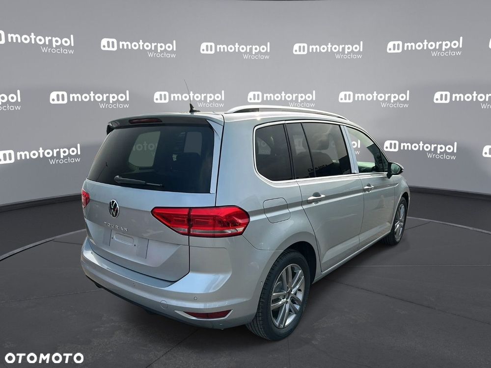 Volkswagen Touran - 10