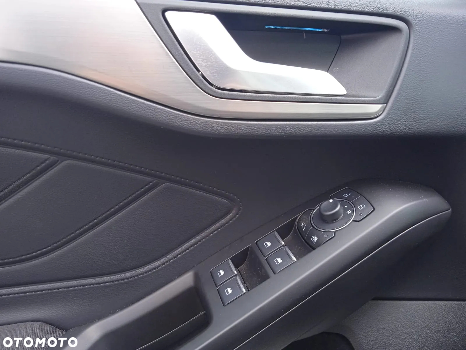 Ford Focus 1.0 EcoBoost Titanium X - 30