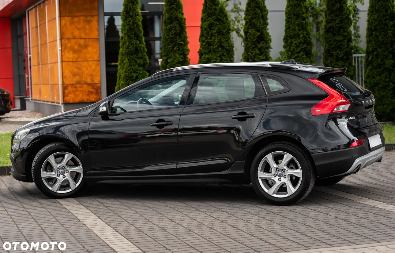 Volvo V40 Cross Country - 10
