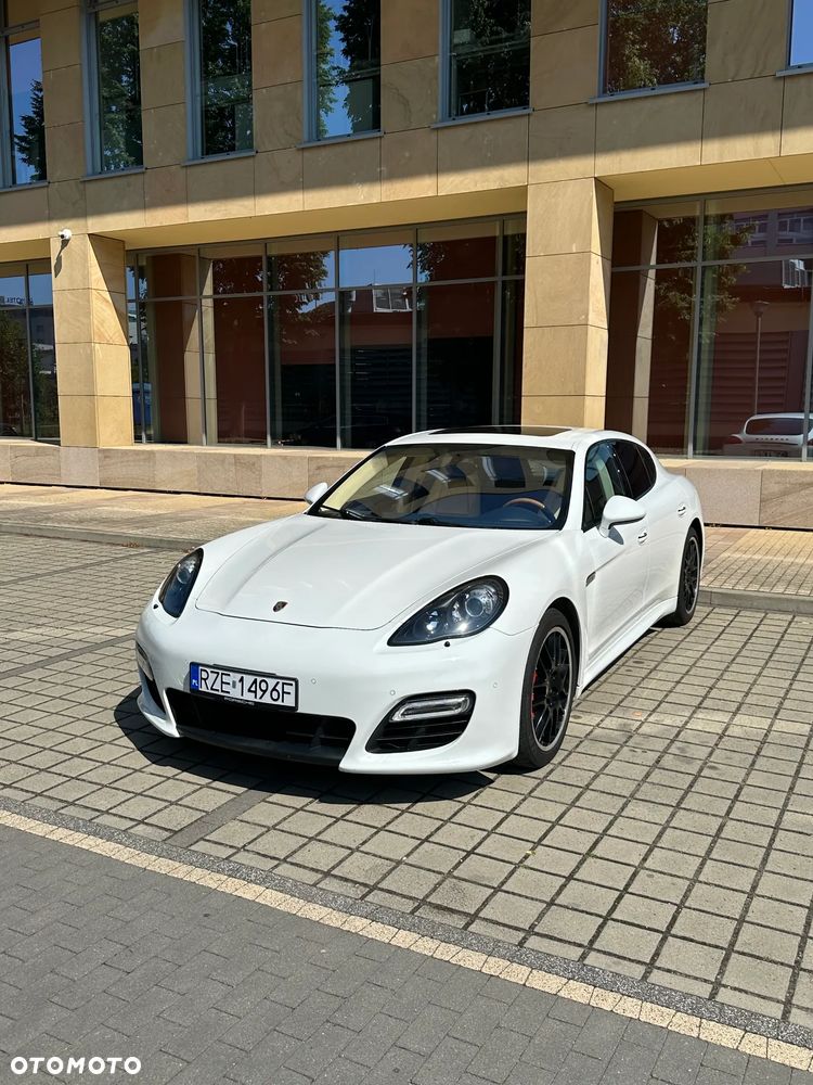 Porsche Panamera Turbo PDK - 1