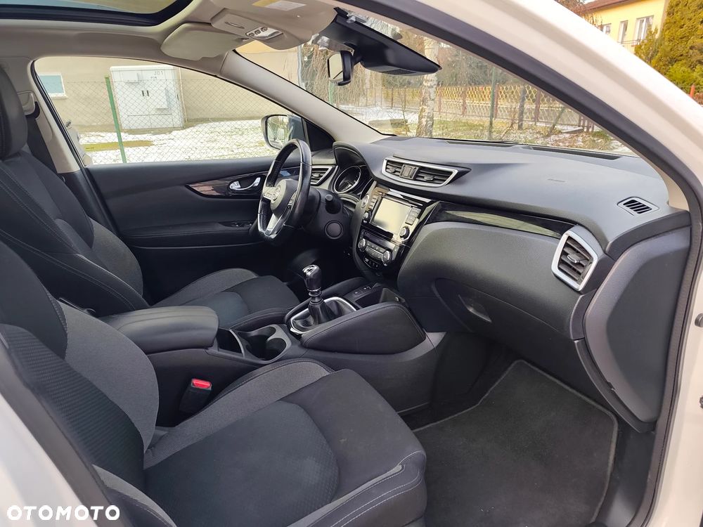 Nissan Qashqai 1.5 dCi TEKNA - 10