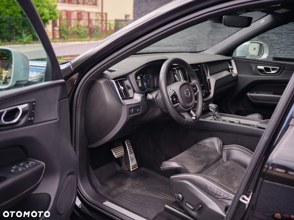 Volvo XC 60 D4 AWD R-Design - 17