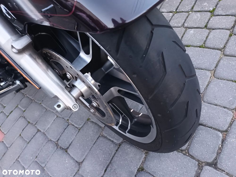 Harley-Davidson Touring Street Glide - 2