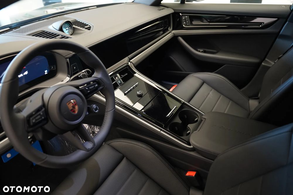 Porsche Panamera 4 - 12