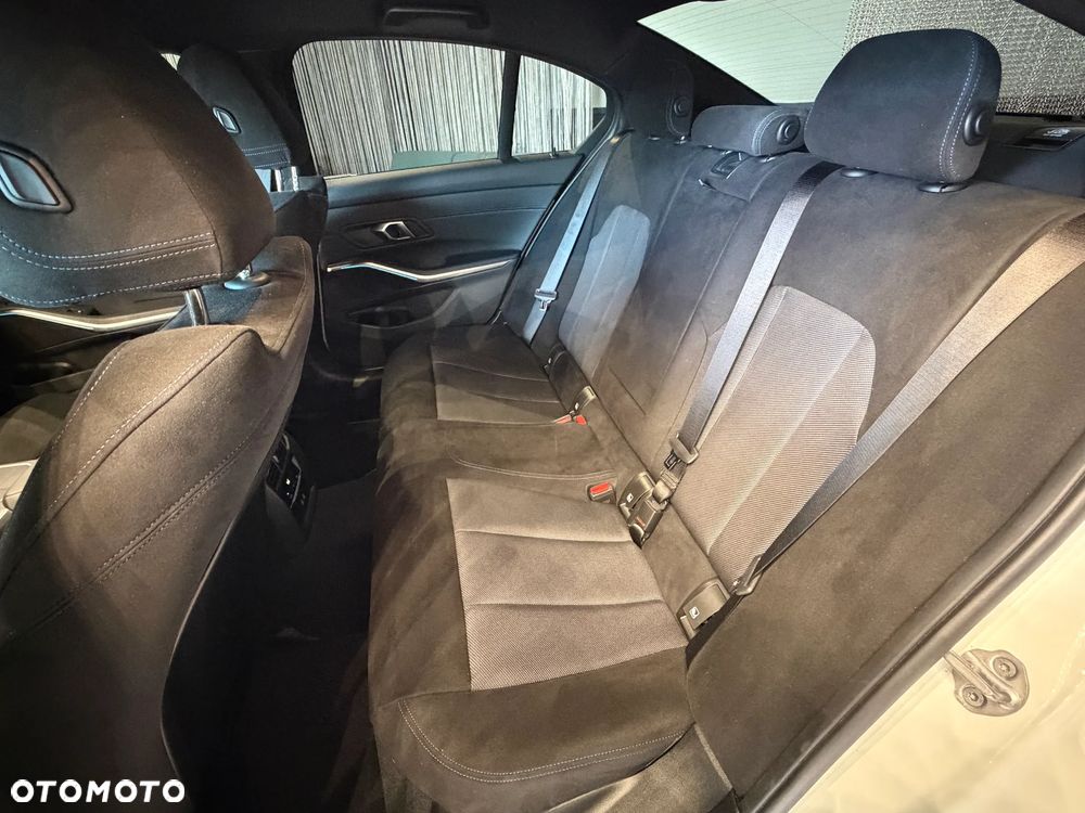 BMW Seria 3 330e xDrive M Sport sport - 15