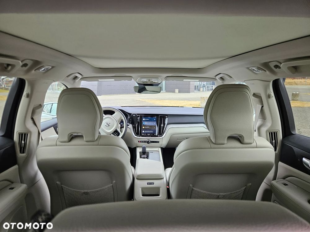 Volvo V60 Cross Country B5 B AWD Plus - 33