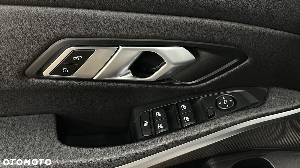 BMW Seria 3 318d - 14