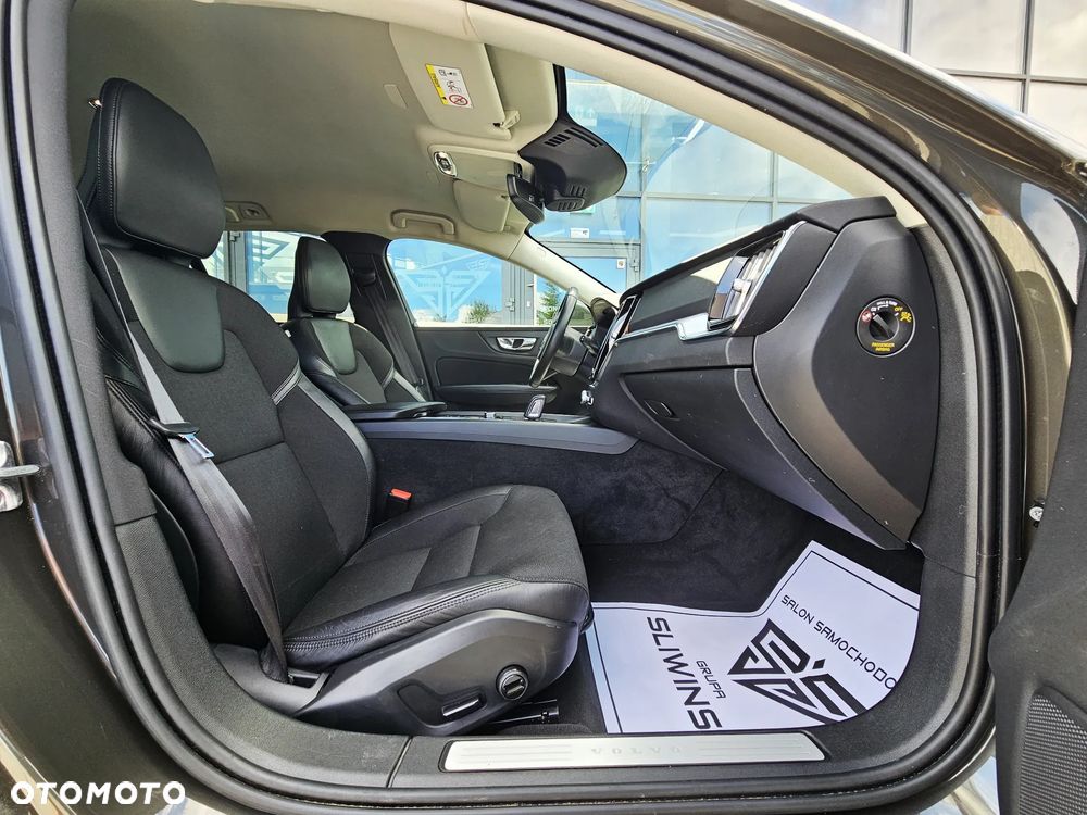 Volvo V60 Cross Country B4 D AWD Geartronic - 19