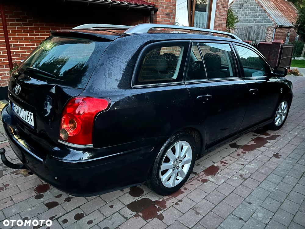 Toyota Avensis 2.0 D-4D High - 5