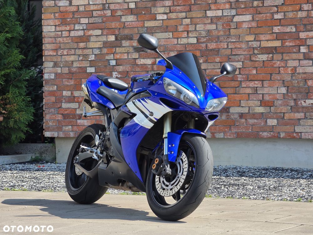 Yamaha R1 - 16