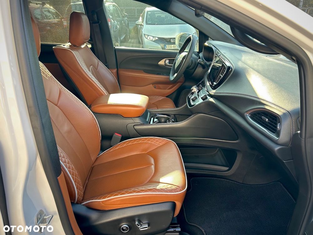 Chrysler Pacifica - 24