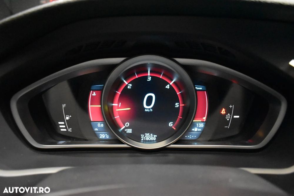 Volvo V40 D3 R-Design - 15