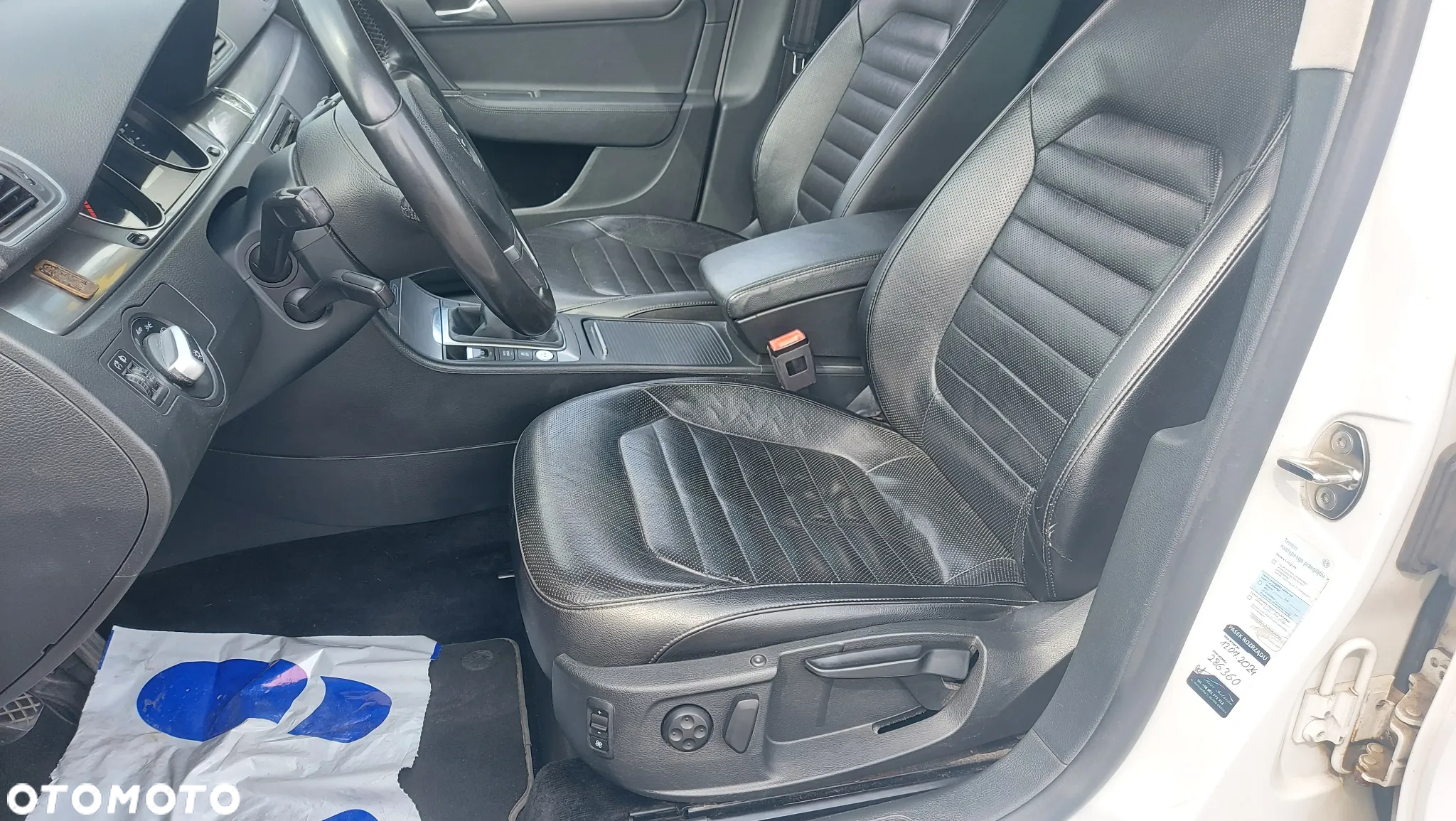 Volkswagen Passat 1.6 TDI DPF BlueMot Highline - 17