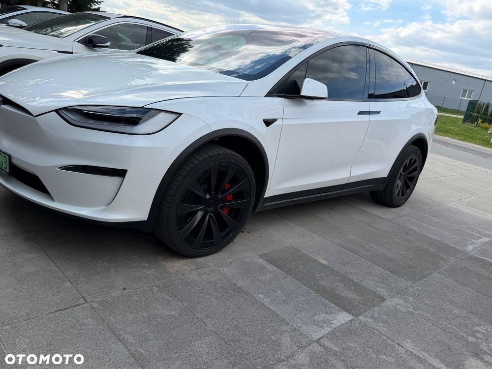 Tesla Model X - 8