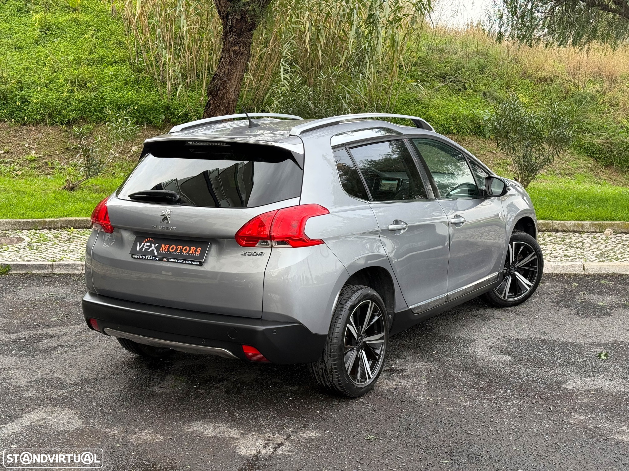 Peugeot 2008 1.2 PureTech Allure - 4